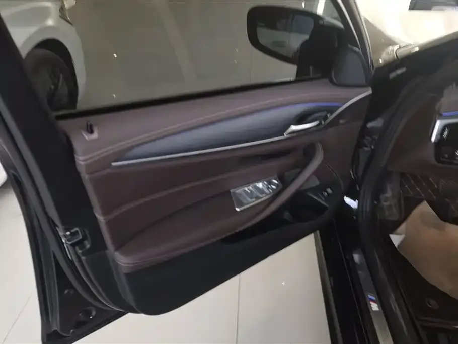 BMW 5 Series 2023 из CN, фото 7