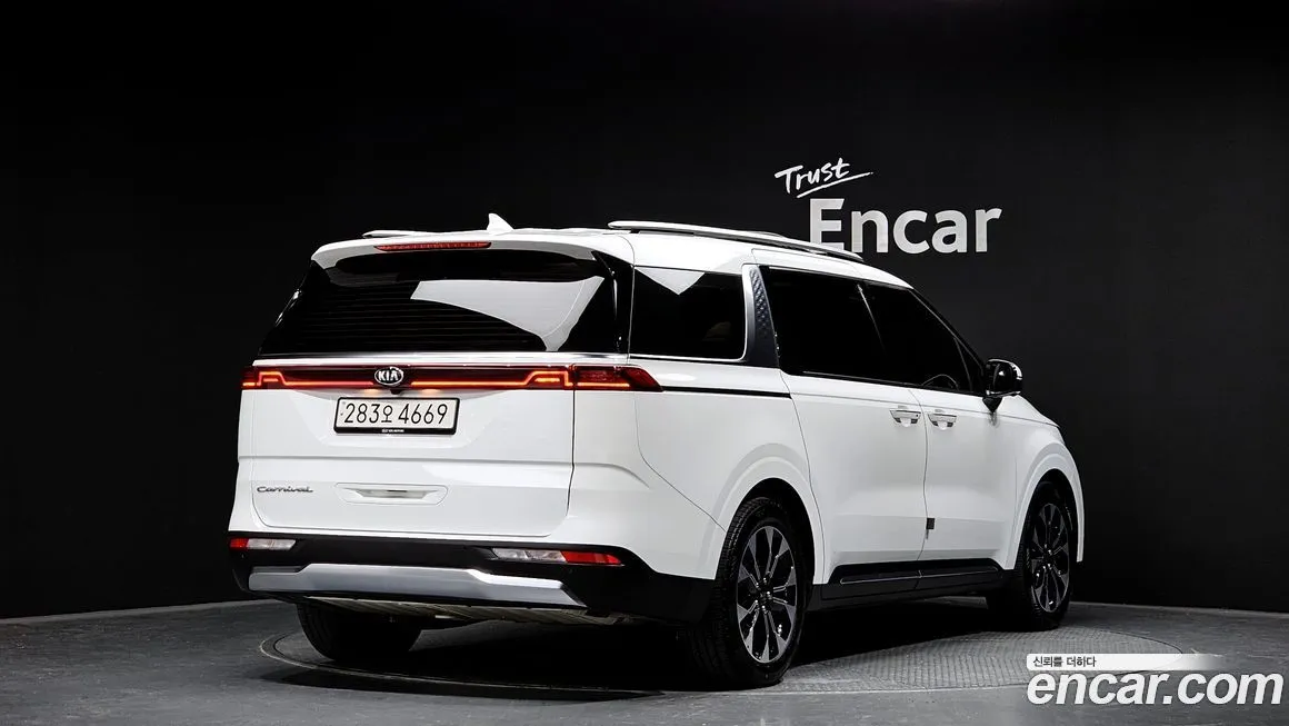 Kia Carnival — фото 2