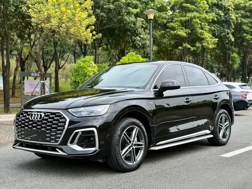Audi Q5L Sportback — фото 1