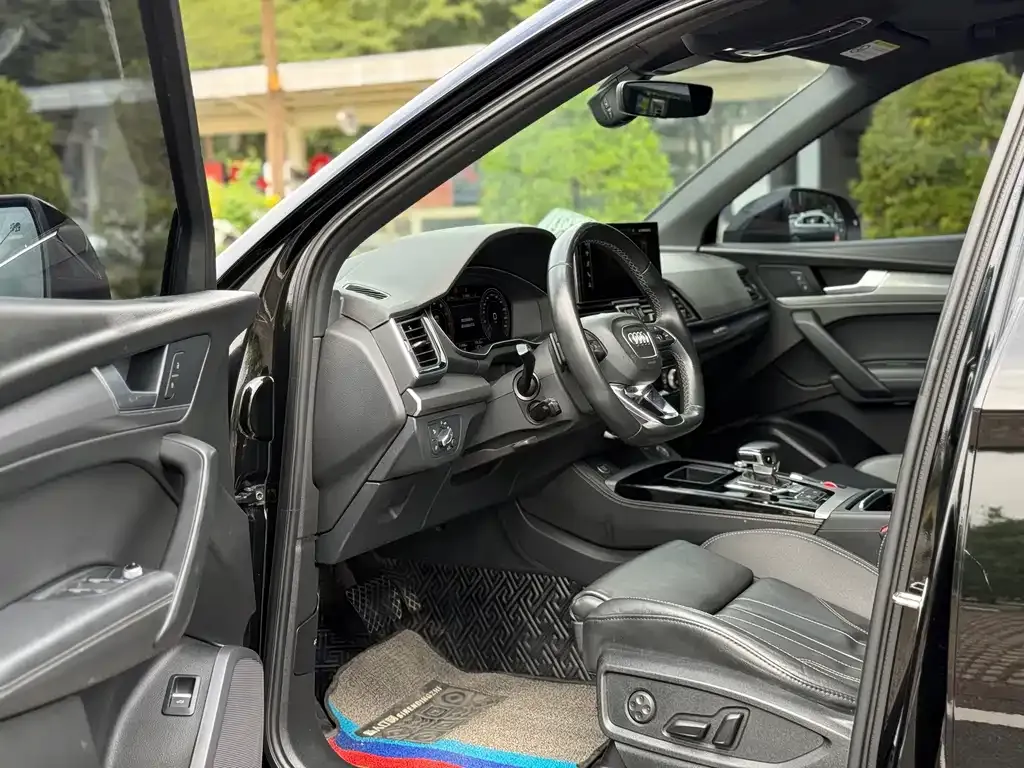 Audi Q5L Sportback — фото 4