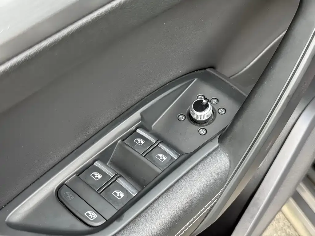 Audi Q5L Sportback — фото 5
