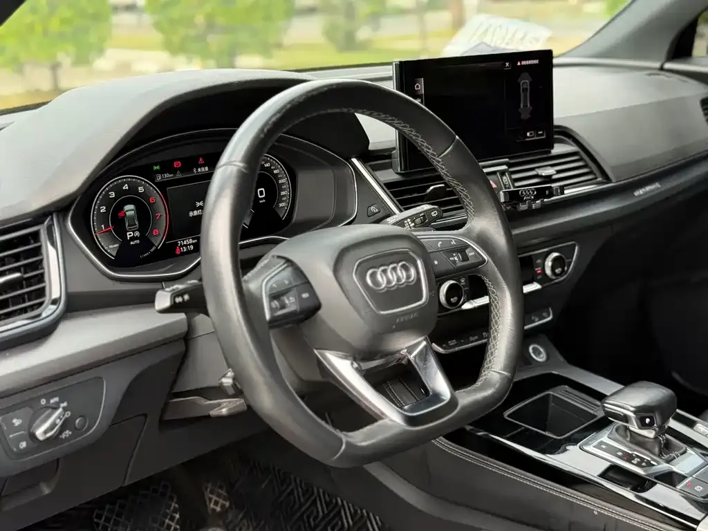 Audi Q5L Sportback — фото 6