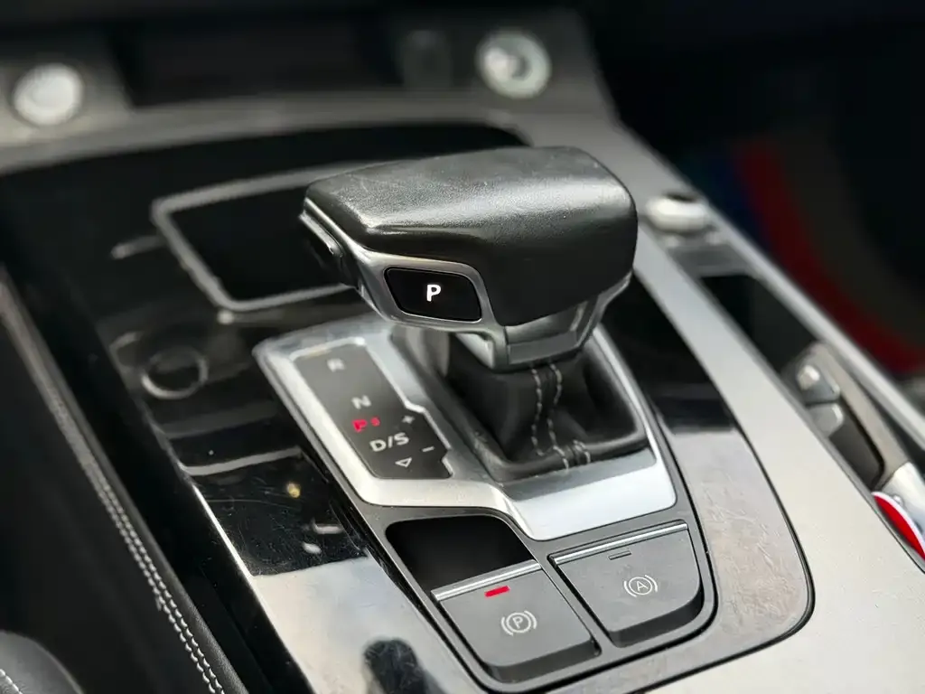 Audi Q5L Sportback — фото 8