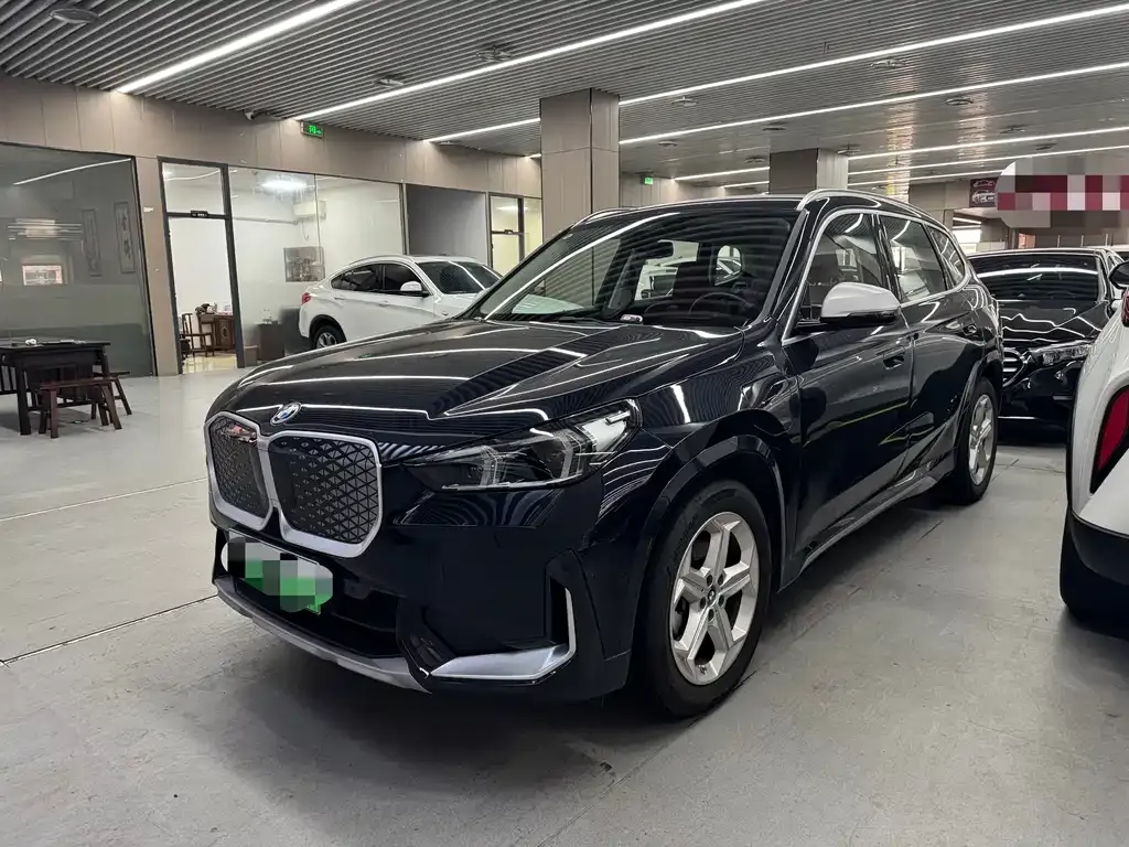 BMW iX1 2024 из CN, фото 1