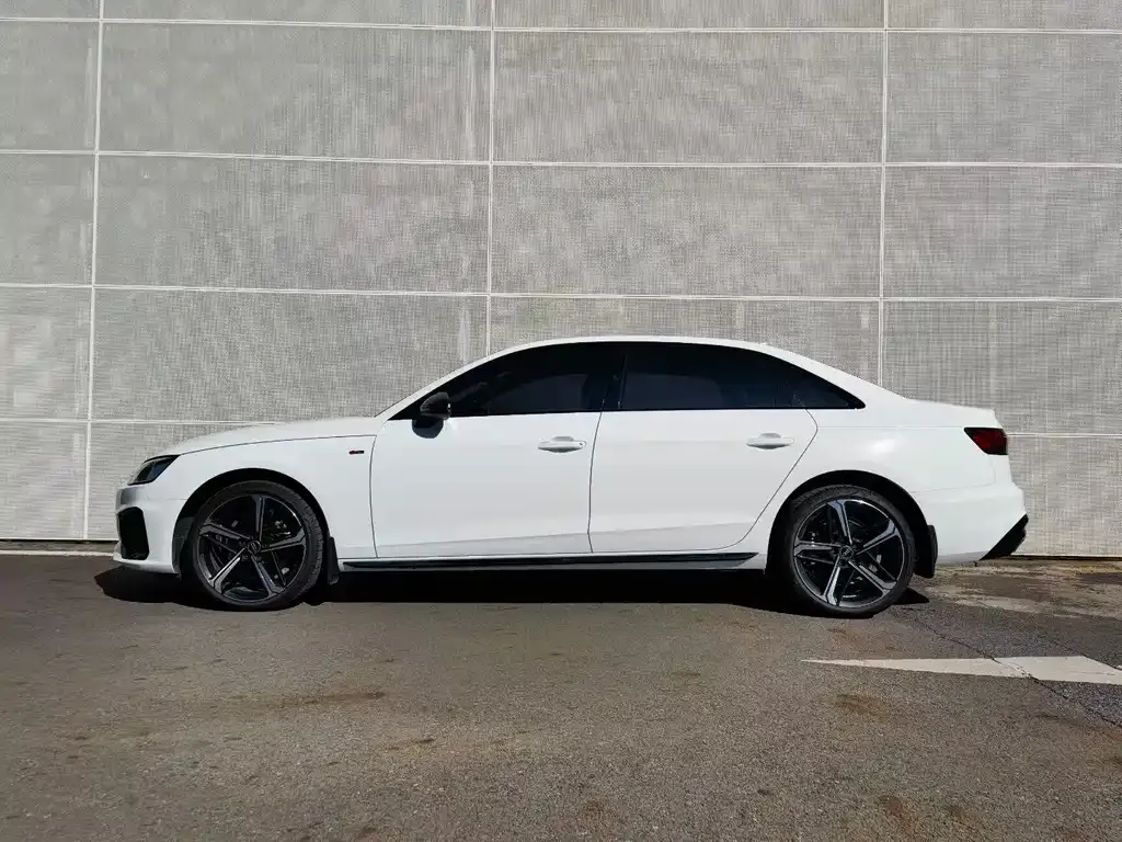 Audi A4L 2024 из CN, фото 4