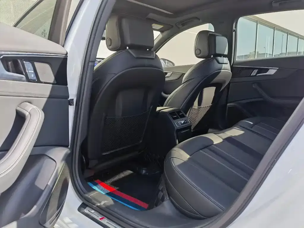 Audi A4L 2024 из CN, фото 9