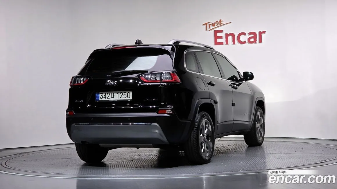 Jeep Cherokee — фото 2