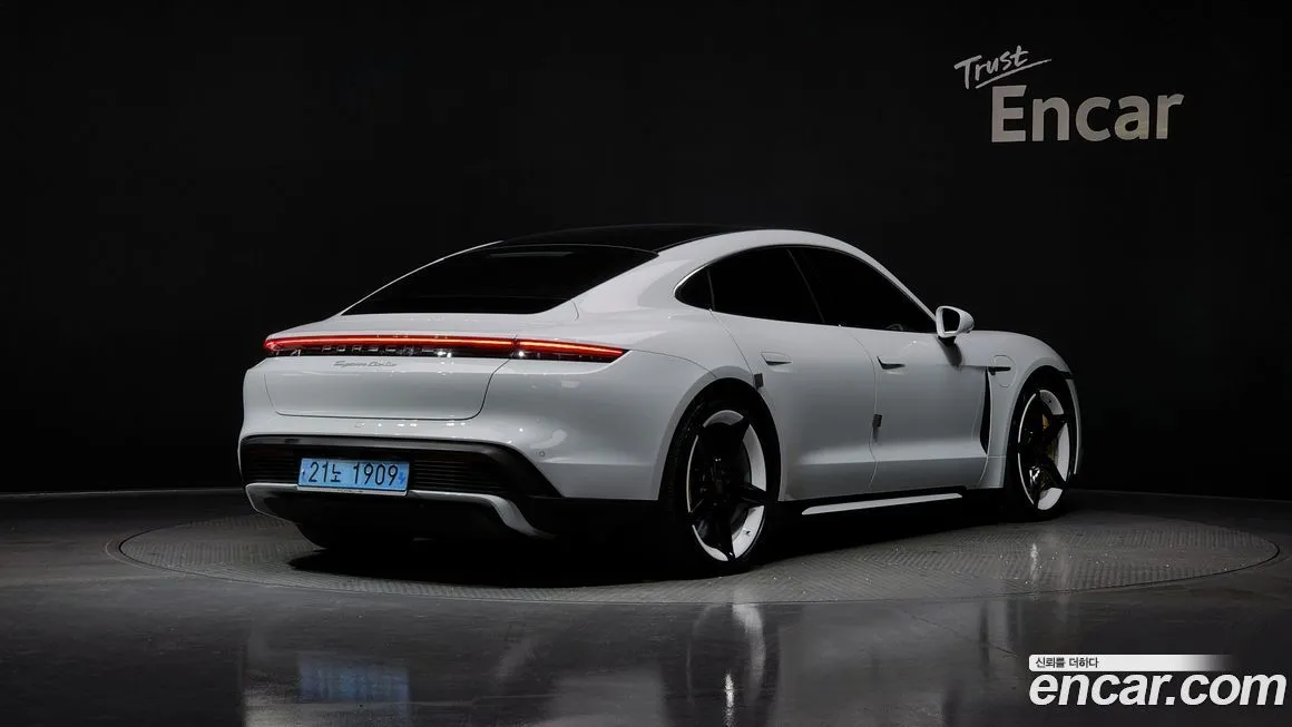 Porsche Taycan 2021 из KR, фото 2