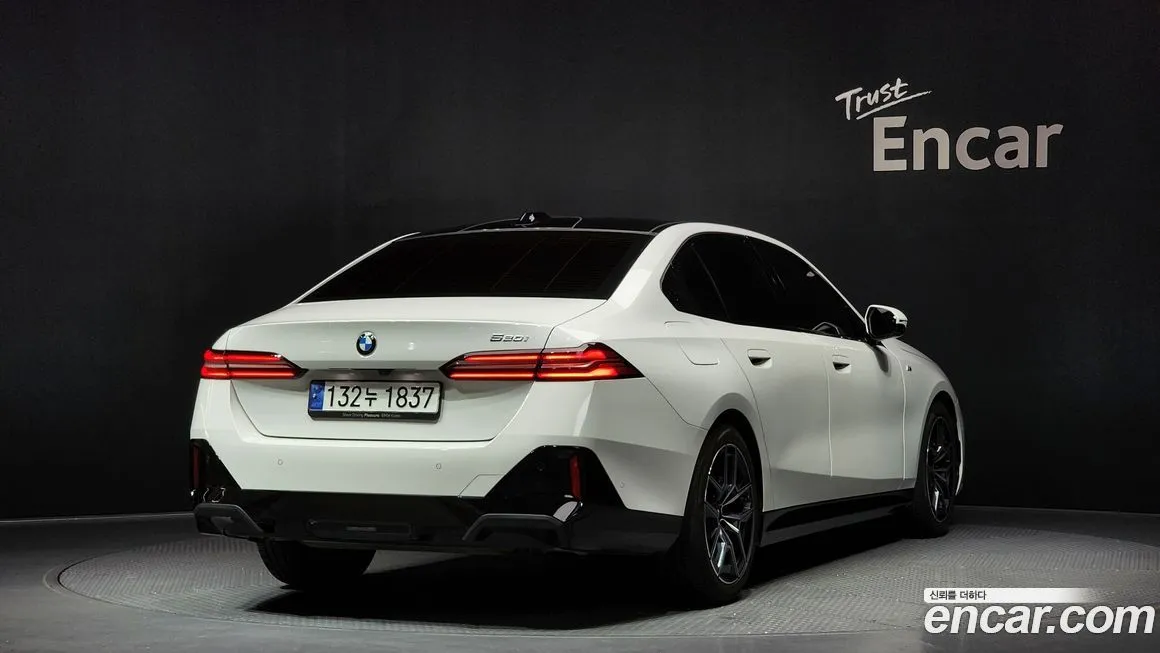 BMW 5-Series 2024 из KR, фото 2