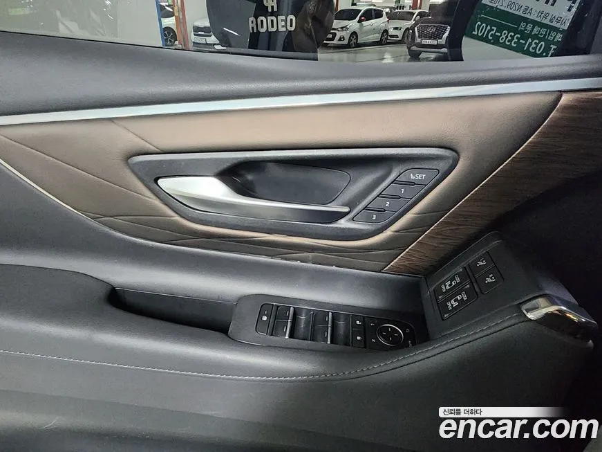 Toyota Alphard — фото 10