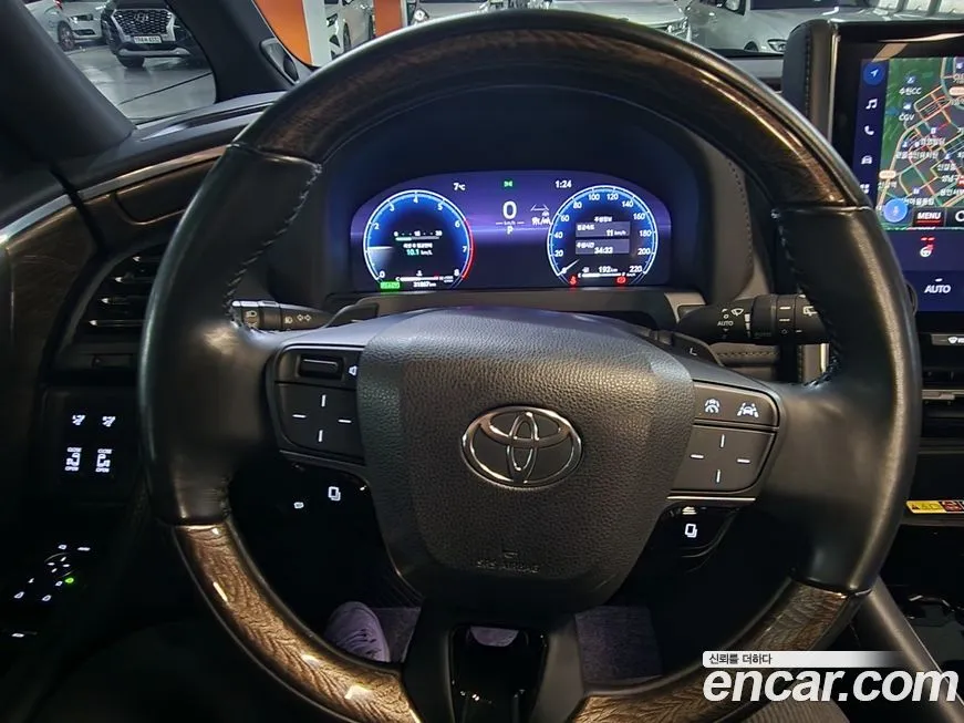 Toyota Alphard — фото 9