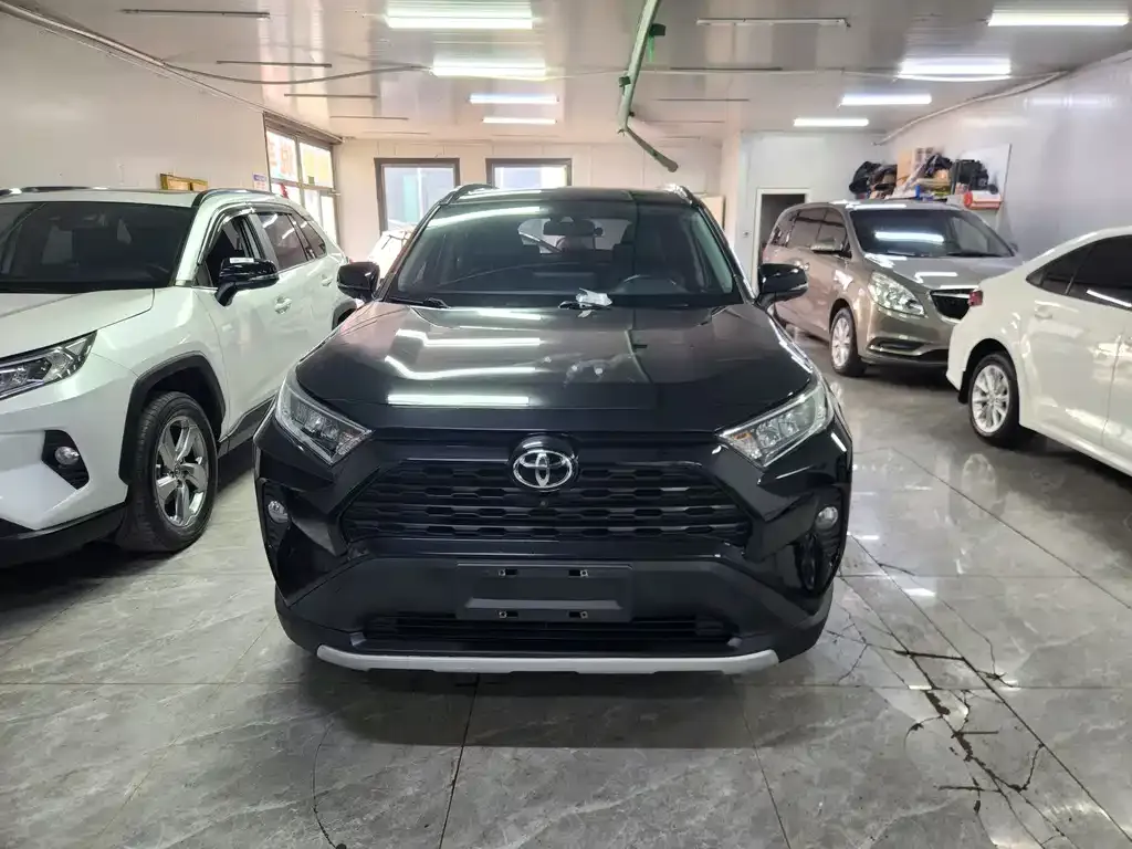 Toyota RAV4 2022 из CN, фото 2