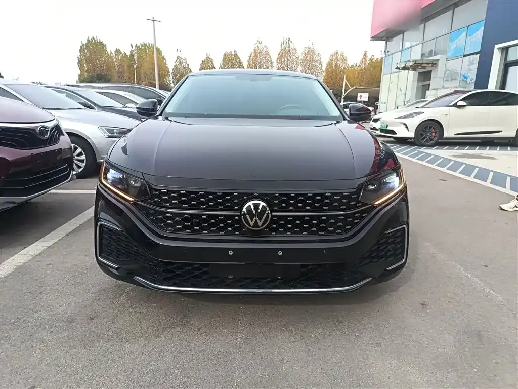 Volkswagen Passat 2023 из CN, фото 3