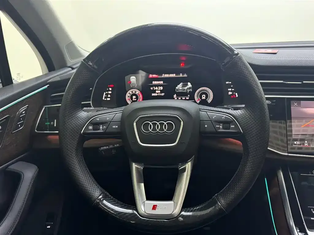 Audi Q7 2023 из CN, фото 10