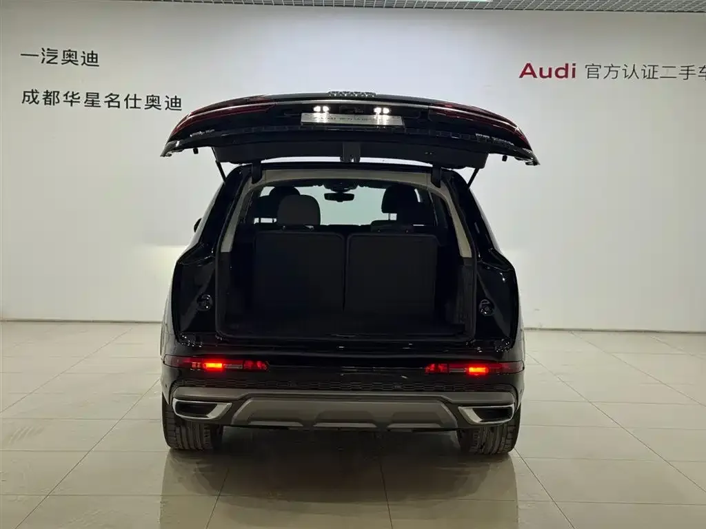 Audi Q7 2023 из CN, фото 6