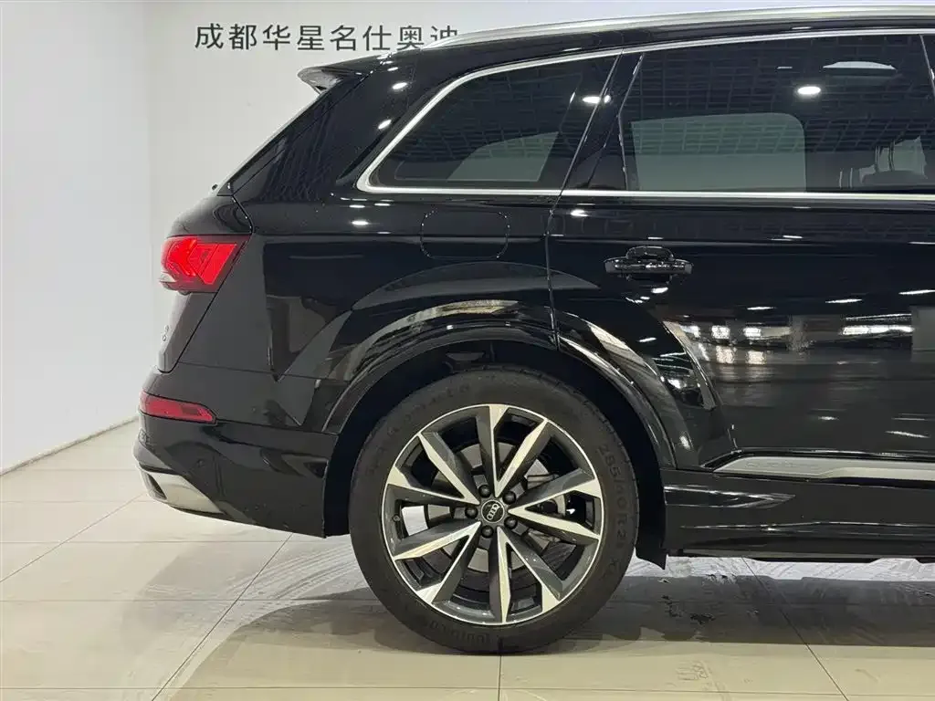 Audi Q7 2023 из CN, фото 7