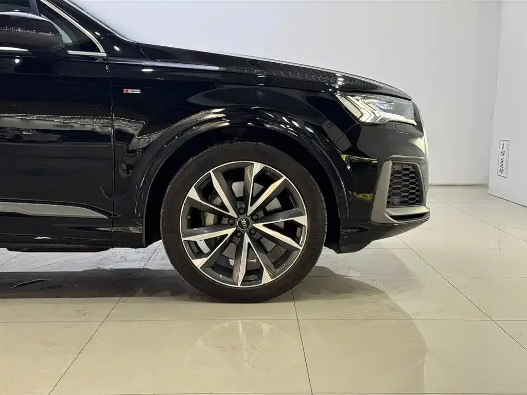 Audi Q7 2023 из CN, фото 8