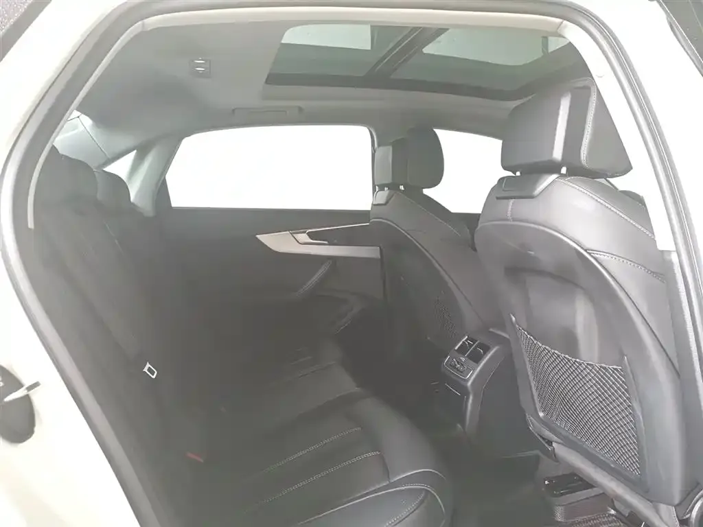 Audi A4L 2023 из CN, фото 6