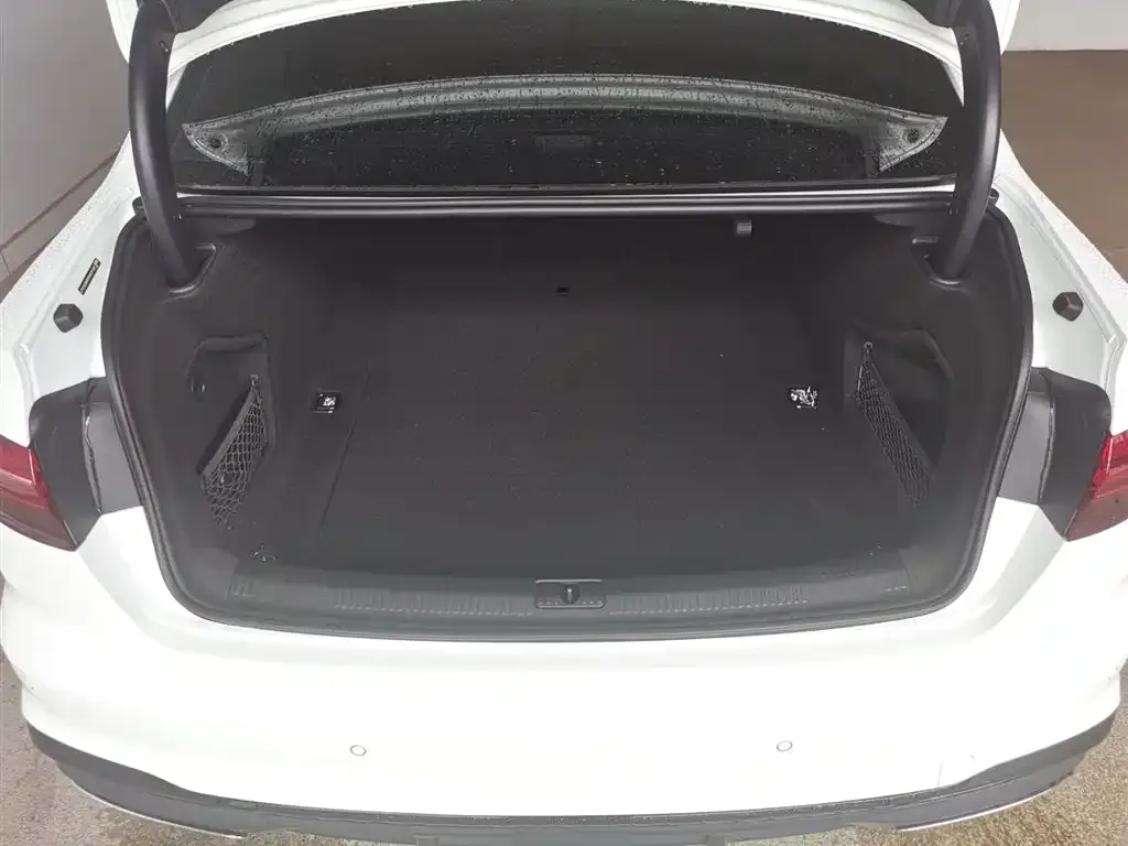 Audi A4L 2023 из CN, фото 8
