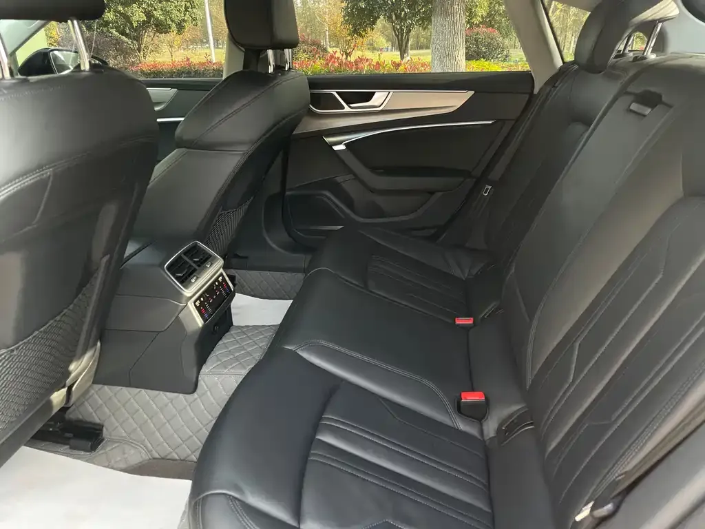 Audi A7 2022 из CN, фото 9