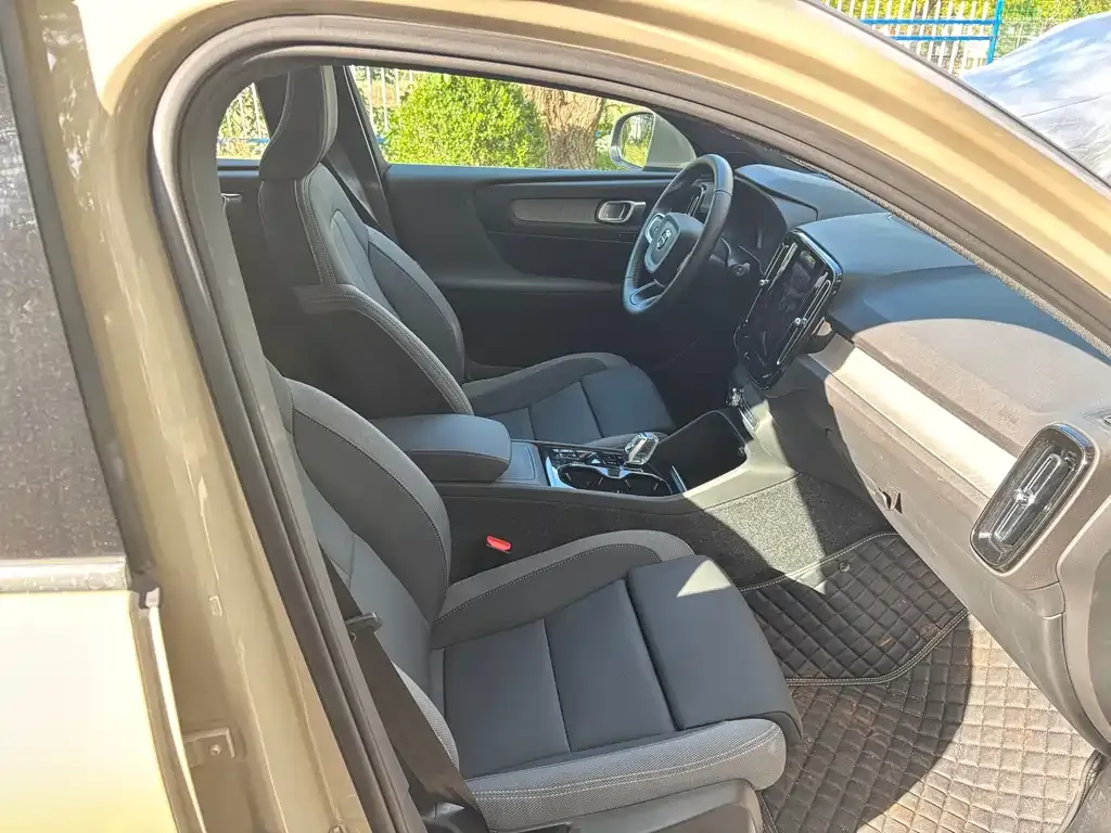 Volvo XC40 2025 из CN, фото 10