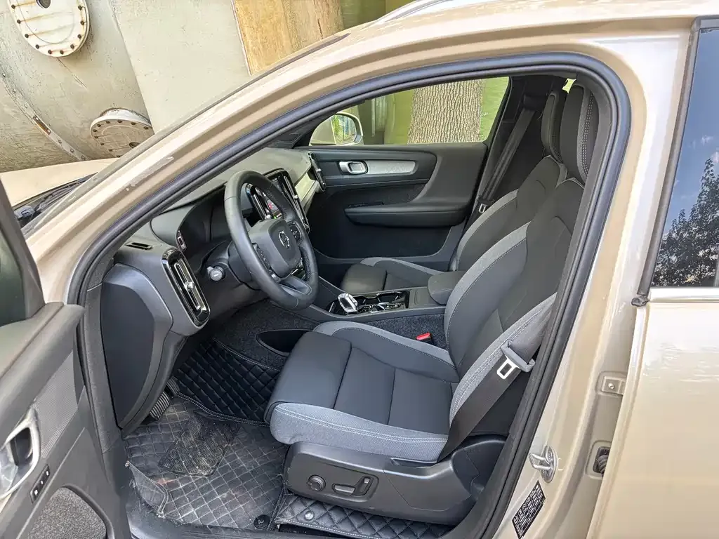 Volvo XC40 2025 из CN, фото 8