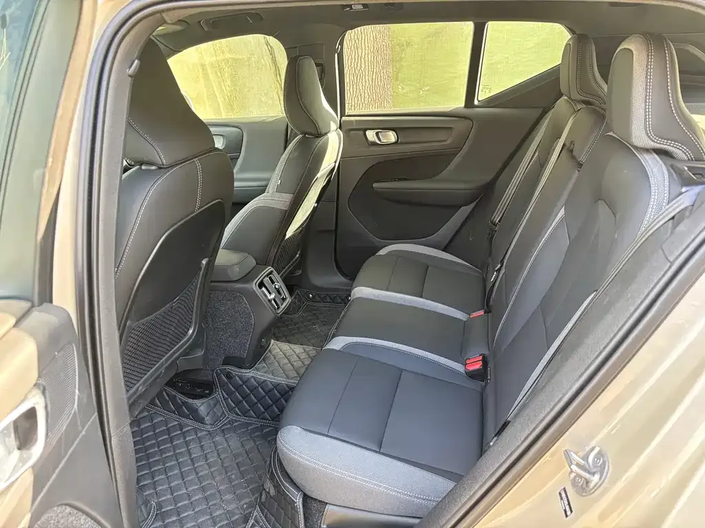 Volvo XC40 2025 из CN, фото 9