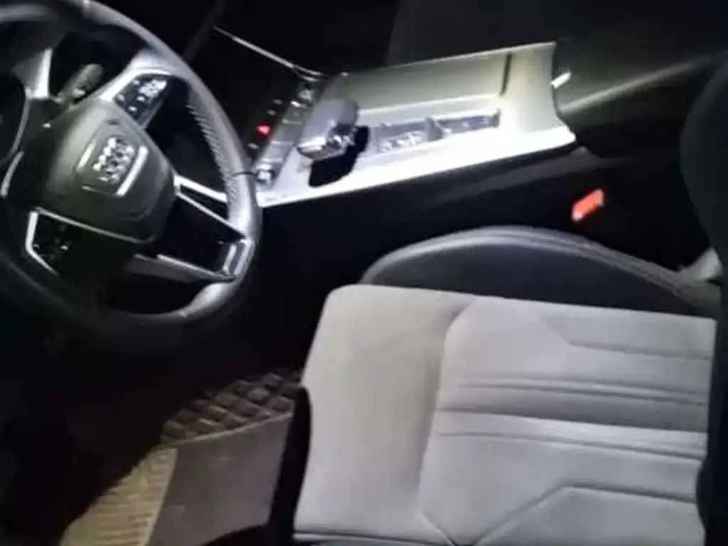 Audi A6L 2024 из CN, фото 4