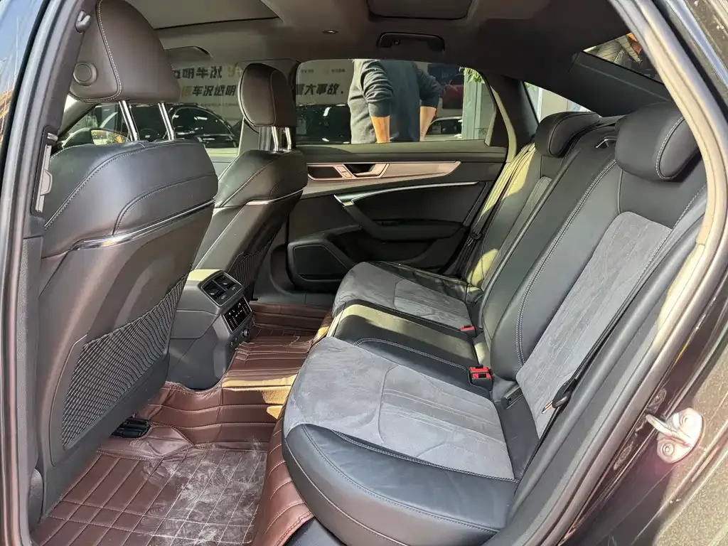 Audi A6L 2023 из CN, фото 7