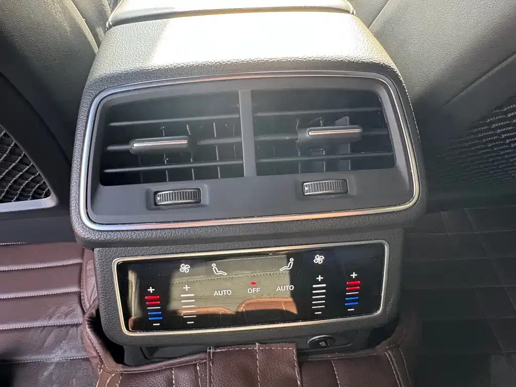 Audi A6L 2023 из CN, фото 8