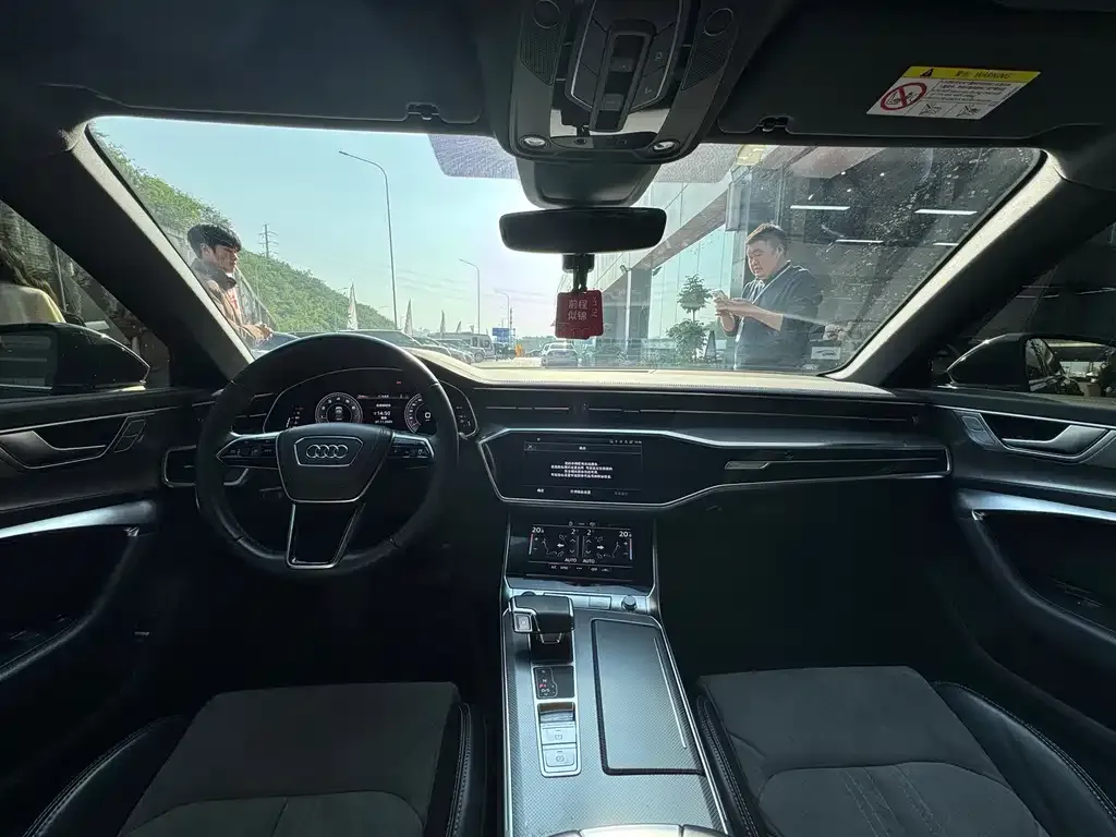 Audi A6L 2023 из CN, фото 9