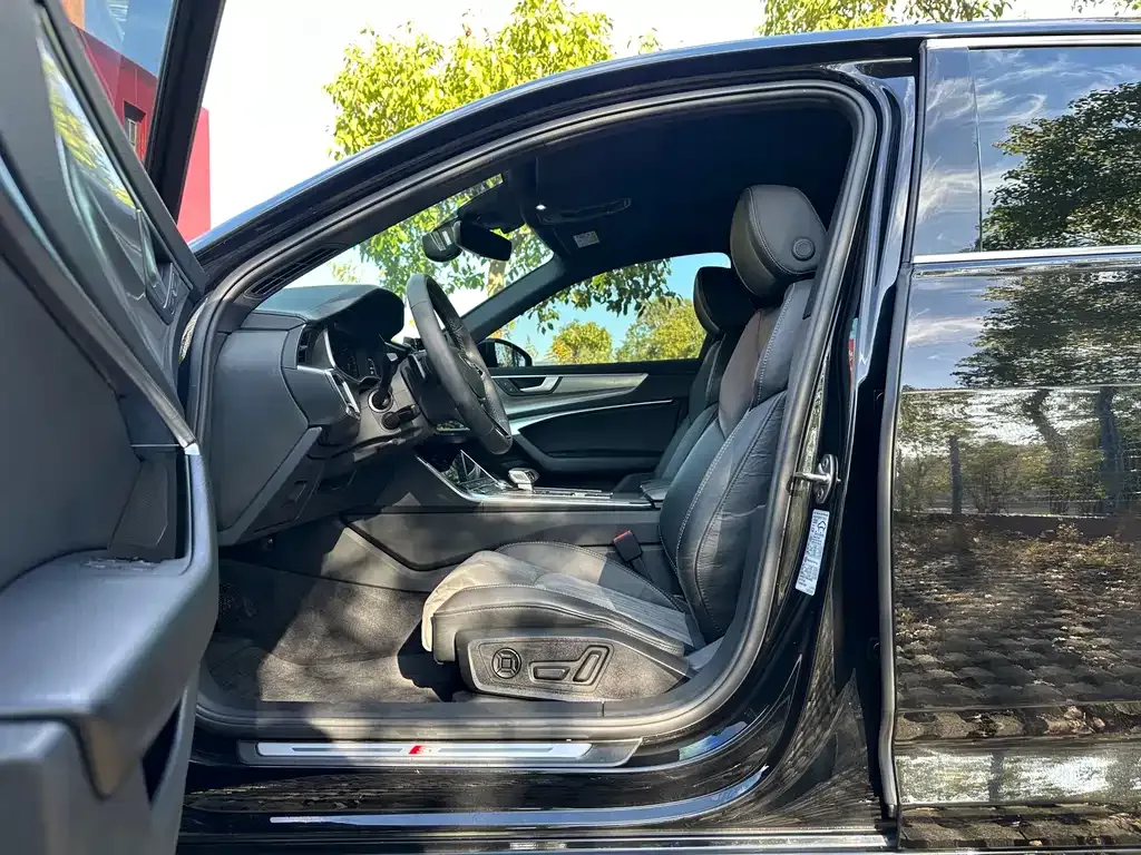 Audi A6L 2022 из CN, фото 8