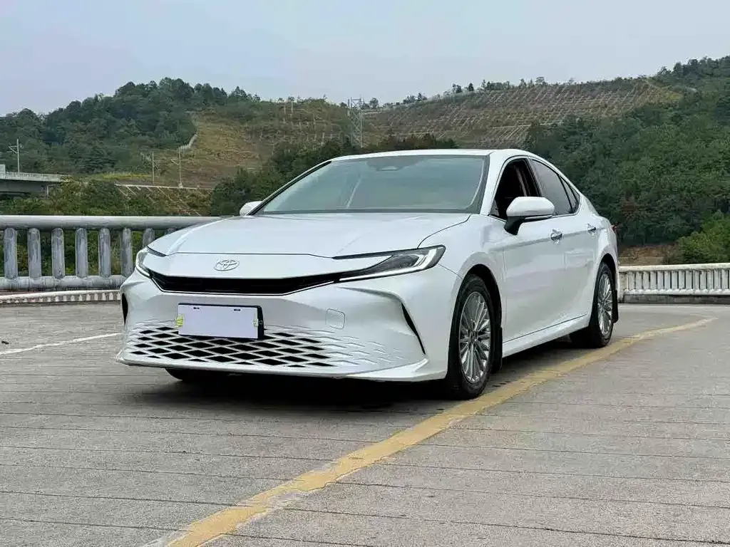 Toyota Camry 2024 из CN, фото 1