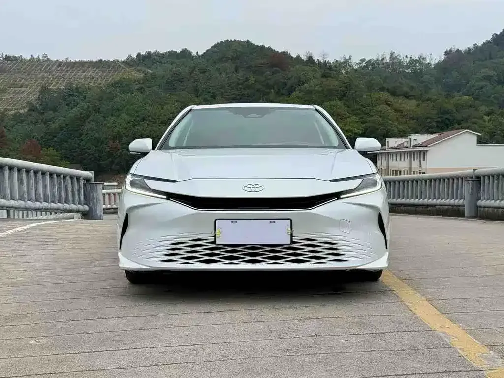 Toyota Camry 2024 из CN, фото 2