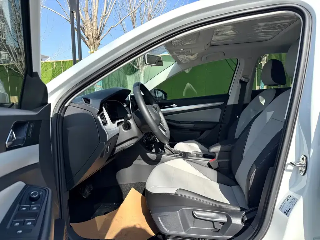 Volkswagen Bora 2024 из CN, фото 5