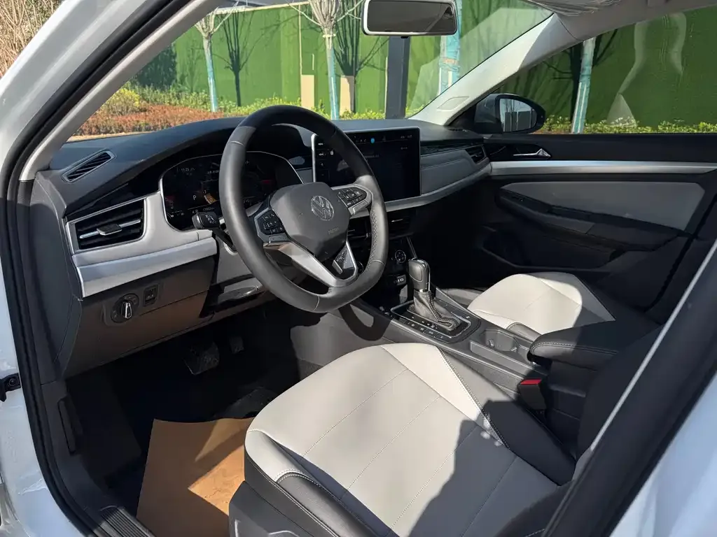 Volkswagen Bora 2024 из CN, фото 8