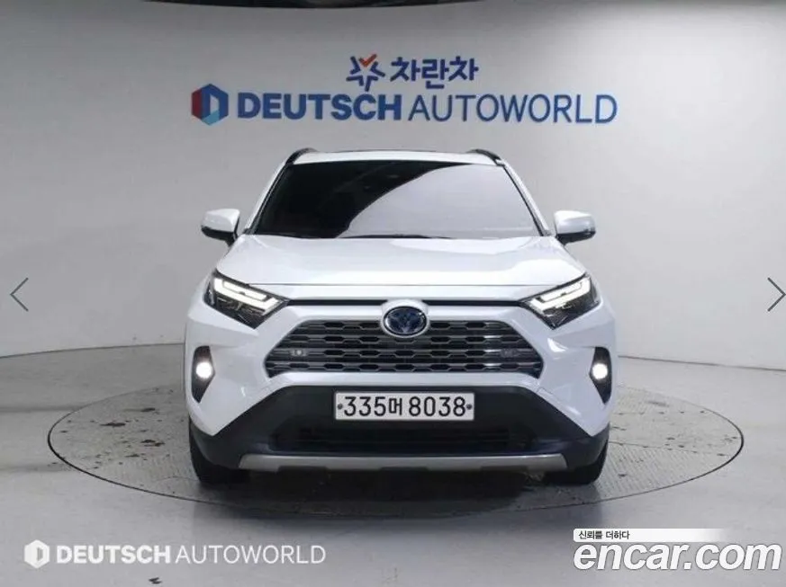 Toyota RAV4 — фото 1