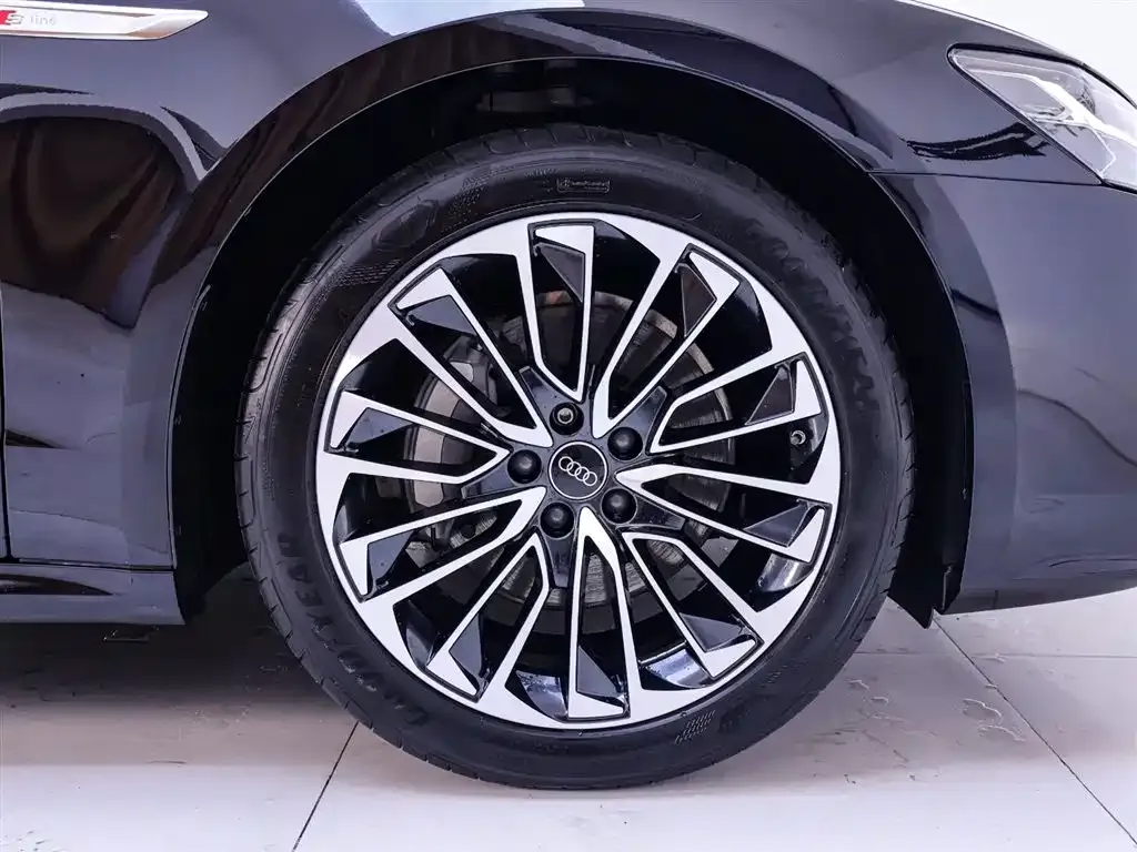 Audi A7L 2024 из CN, фото 6