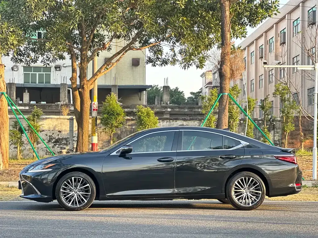 Lexus ES 2023 из CN, фото 4