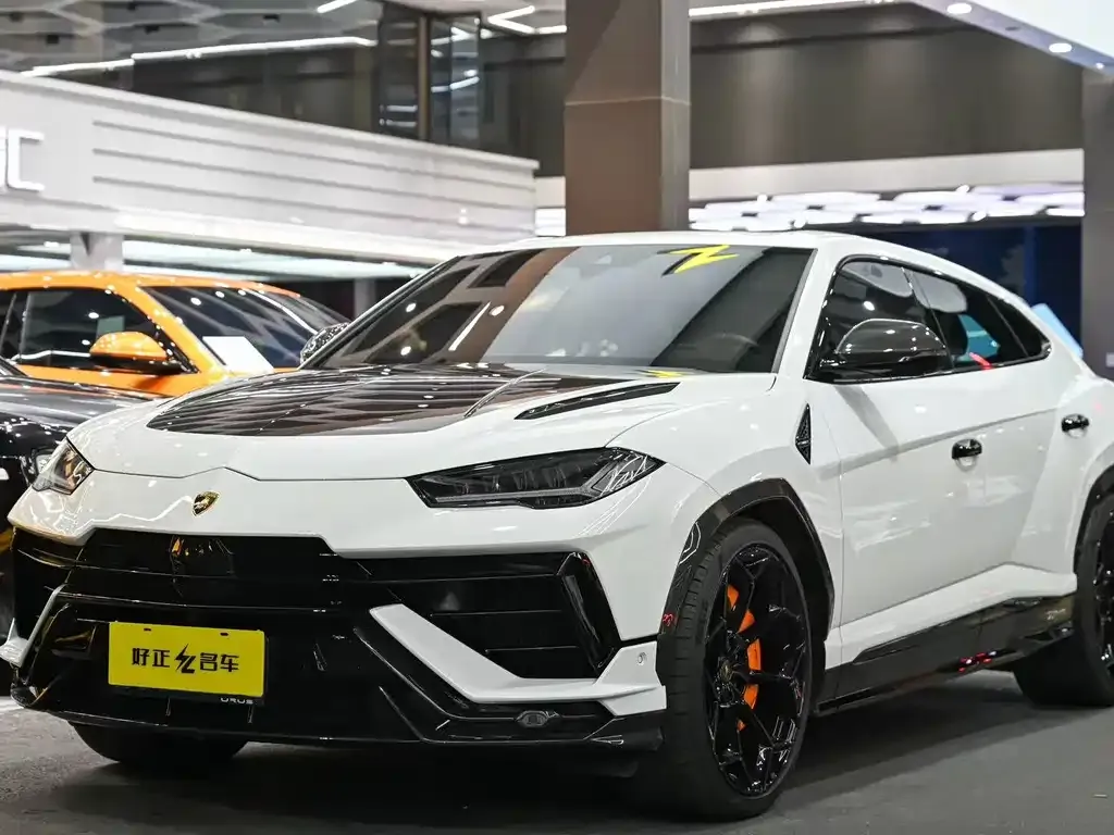 Lamborghini Urus — фото 1