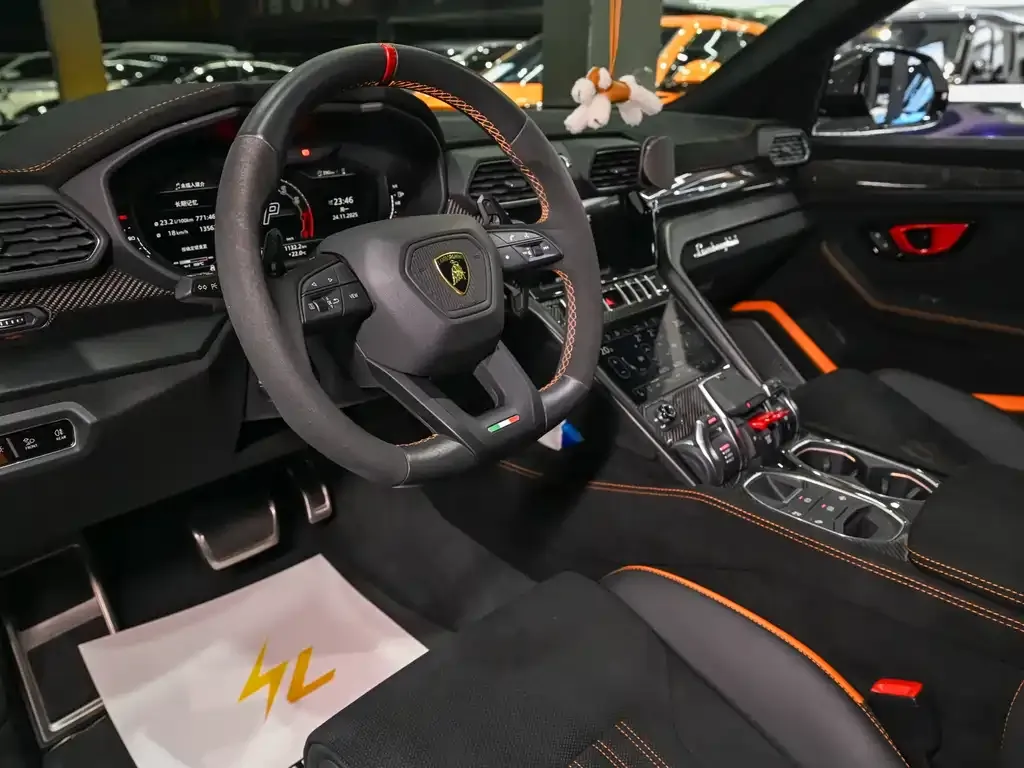 Lamborghini Urus — фото 6