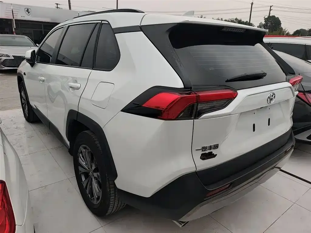Toyota RAV4 2023 из CN, фото 5