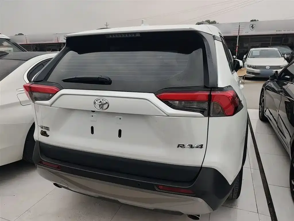Toyota RAV4 2023 из CN, фото 6