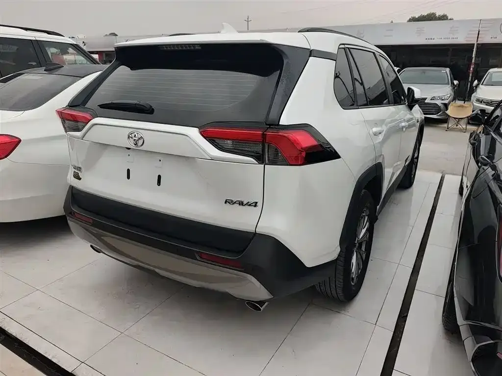 Toyota RAV4 2023 из CN, фото 7