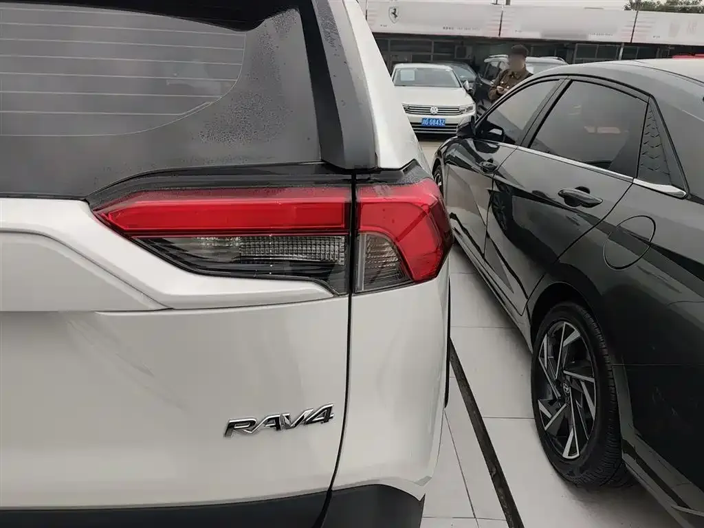 Toyota RAV4 2023 из CN, фото 8