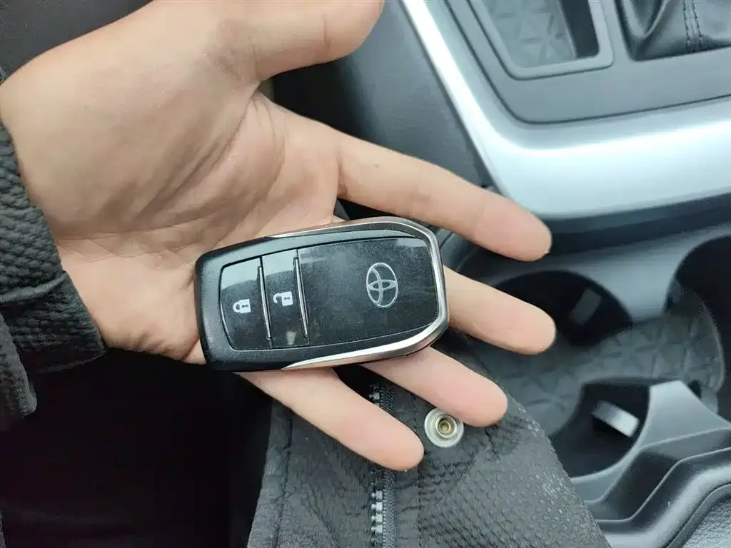 Toyota RAV4 2023 из CN, фото 9