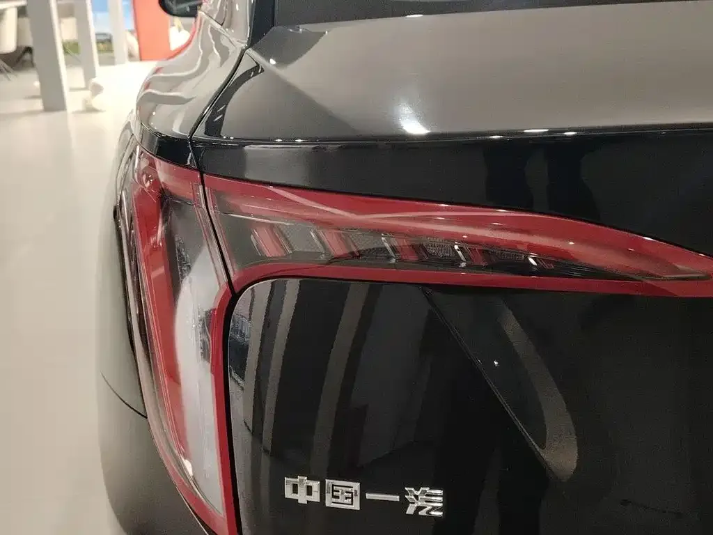 Hongqi E-QM5 2024 из CN, фото 6