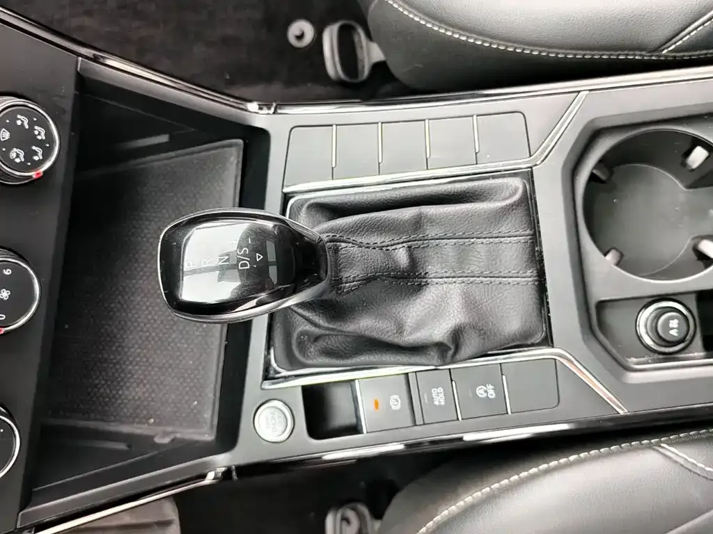 Volkswagen Passat 2022 из CN, фото 10