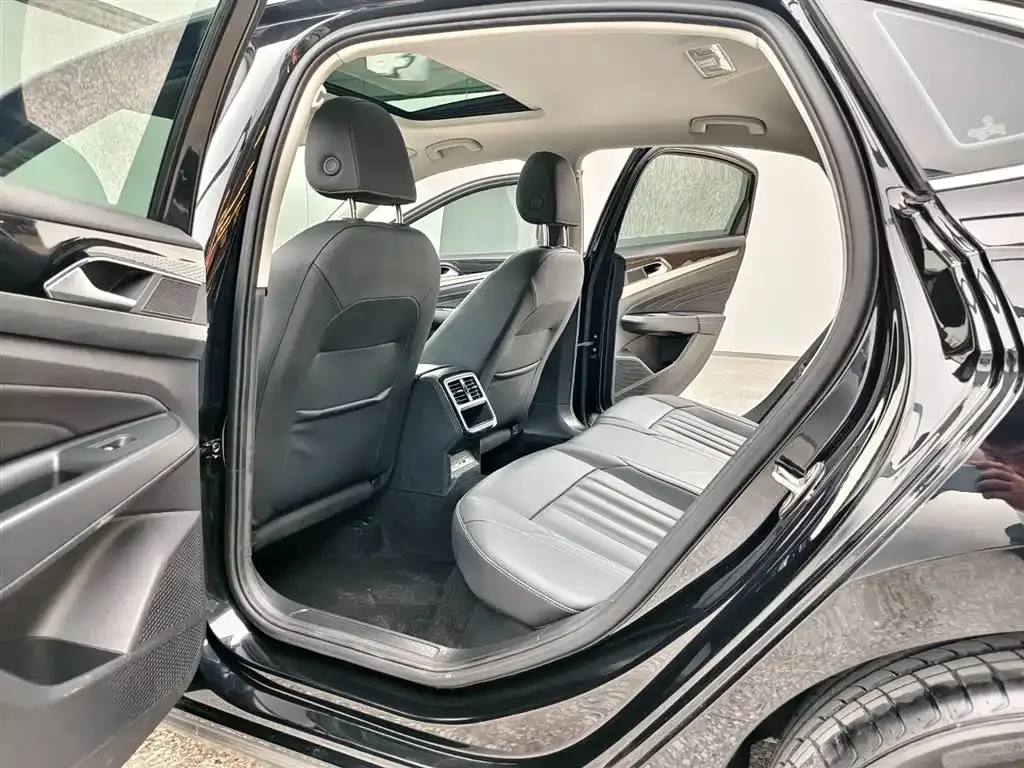 Volkswagen Passat 2022 из CN, фото 6