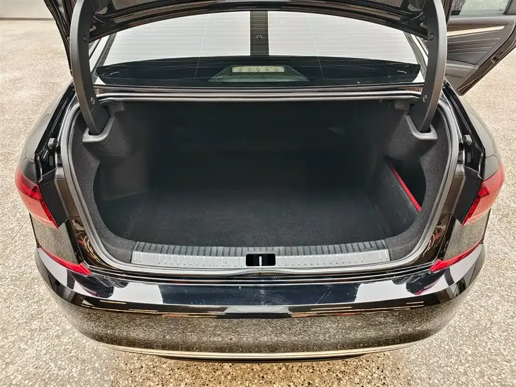 Volkswagen Passat 2022 из CN, фото 9